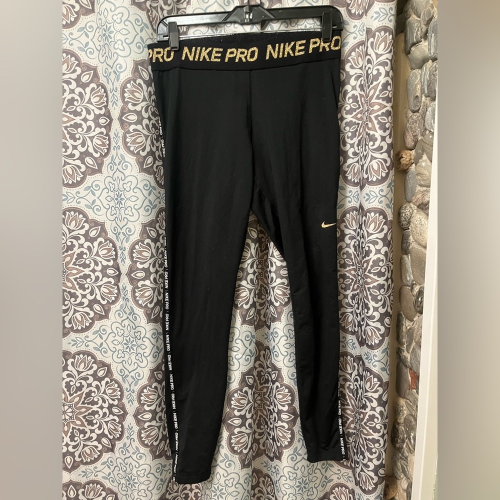 Large Nike pro leggings